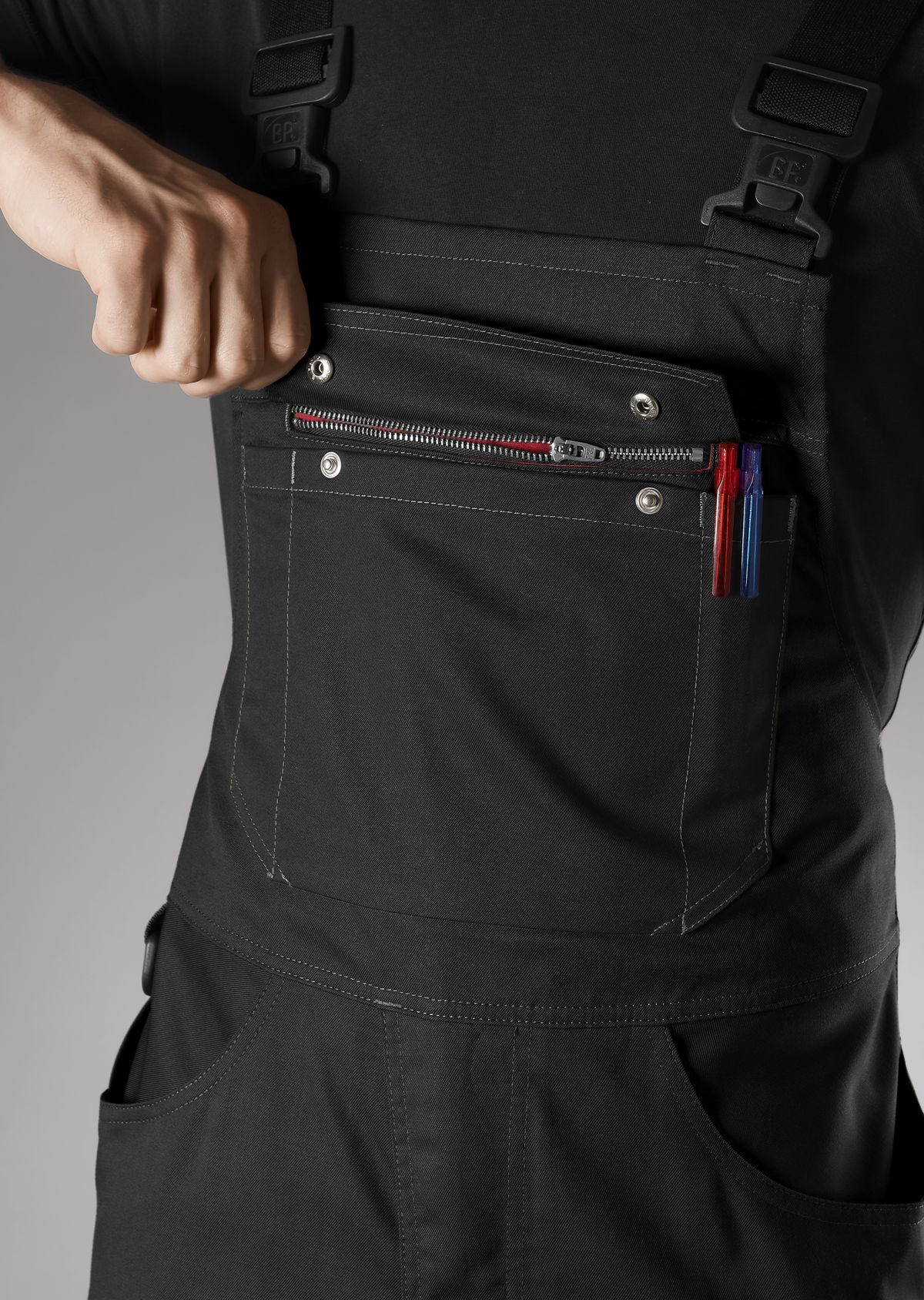 1979-570-0032 BP® Leichte Latzhose mit Kniepolstertaschen schwarz Thumbnail 2