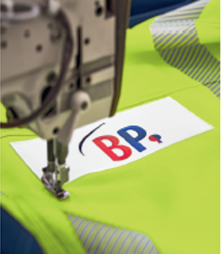 Stickemeblem BP® Logos auf Warnschutzgewebe