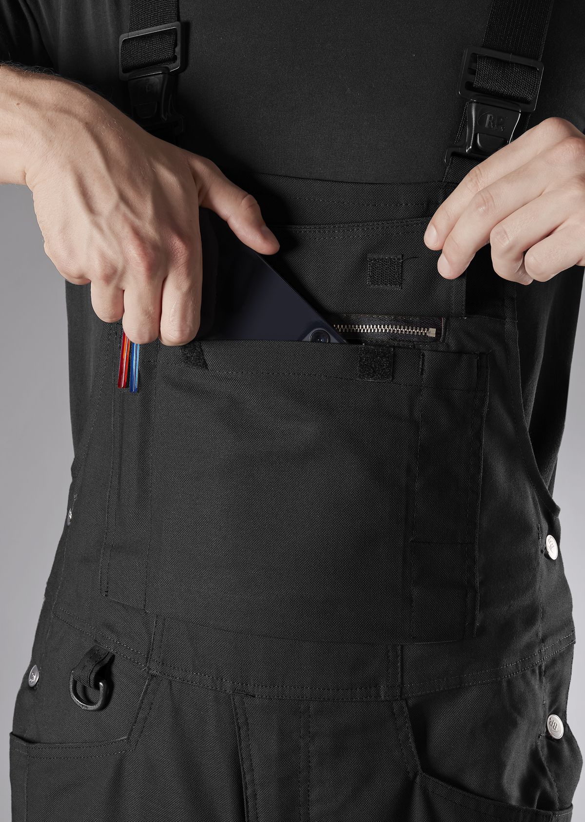 1821-565-0032_BP® Robust bib & brace with knee pad pockets_black_Image 4