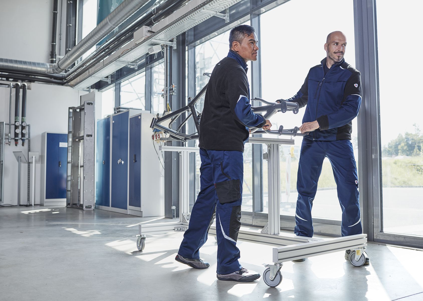 1998-570-1432 BP® Leichte Arbeitshose mit Kniepolstertaschen nachtblau/schwarz Thumbnail 4