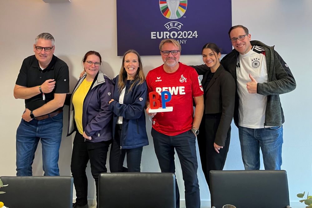 BP®-werknemers in een VIP-lounge op Euro2024.
