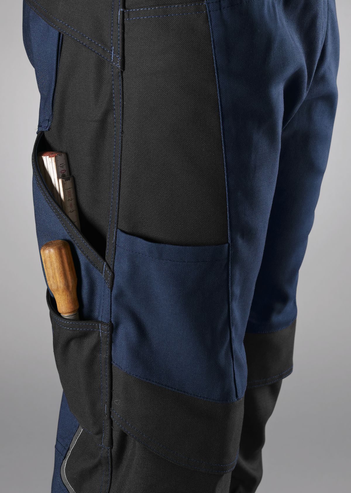 1820-565-1432 BP® Robuste Arbeitshose mit Kniepolstertaschen nachtblau/schwarz Thumbnail 3