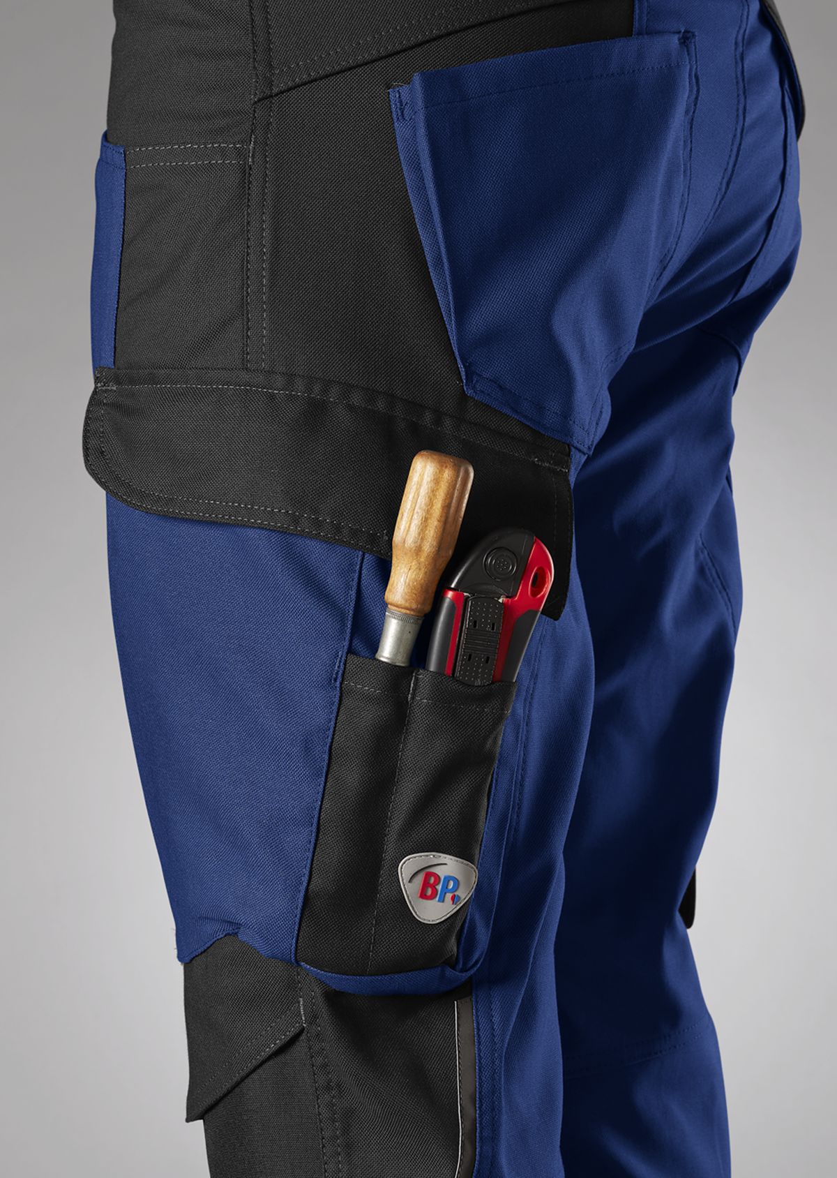 1820-565-1332_BP® Robuste Arbeitshose mit Kniepolstertaschen_königsblau/schwarz_Bild 4