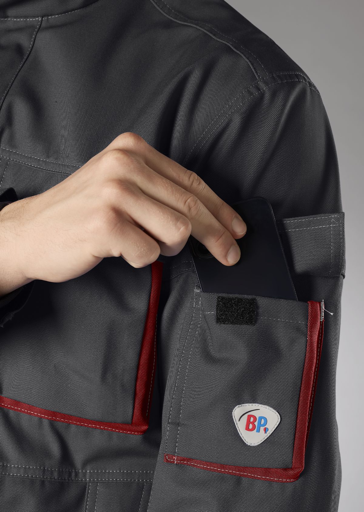 1795-720-5681 BP® Komfort-Arbeitsjacke mit Stretcheinsätzen anthrazit/rot Thumbnail 3