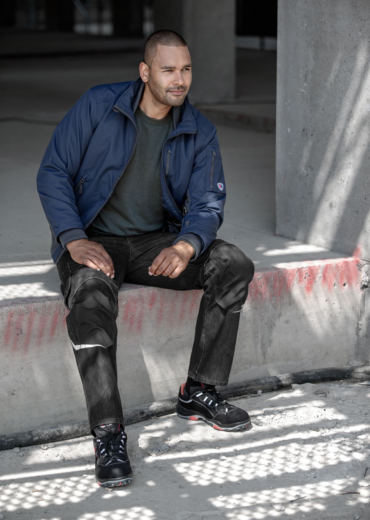 BP® Jean worker avec genouillères noir délavé Thumbnail 2