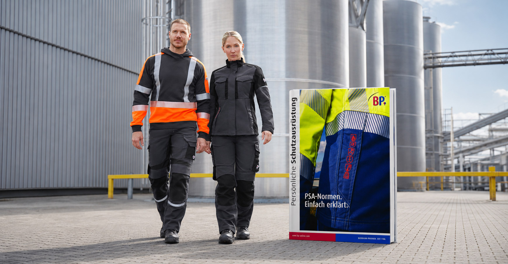 BP® Normenratgeber zwischen 2 Arbeitern in PSA.