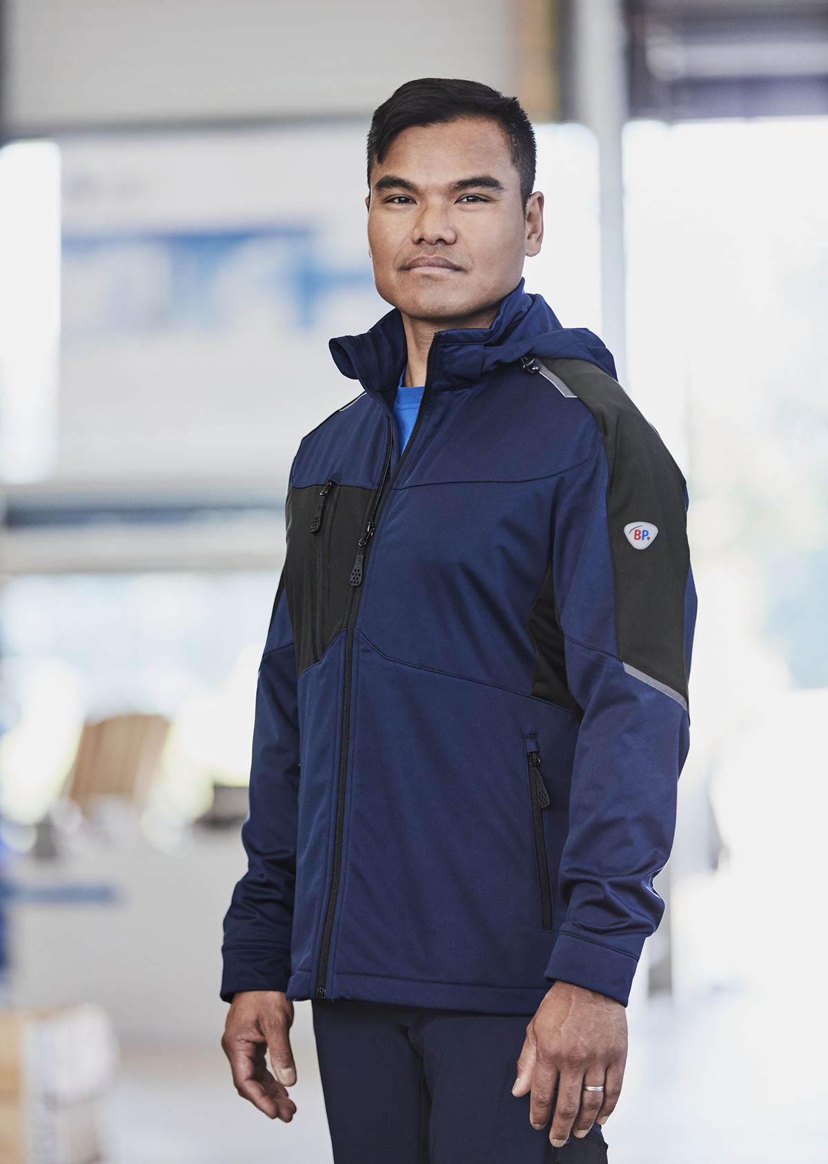 1830-992-1432 BP® Veste soft-shell stretch légère bleu nuit/noir Thumbnail 2