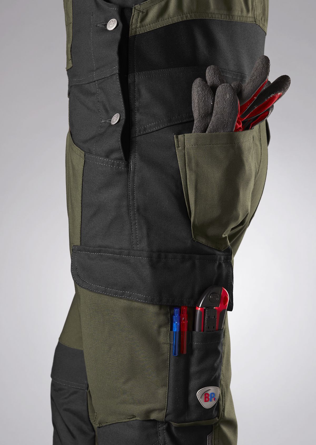 1821-565-7332 BP® Cotte à bretelles robuste avec genouillères olive/noir Thumbnail 2