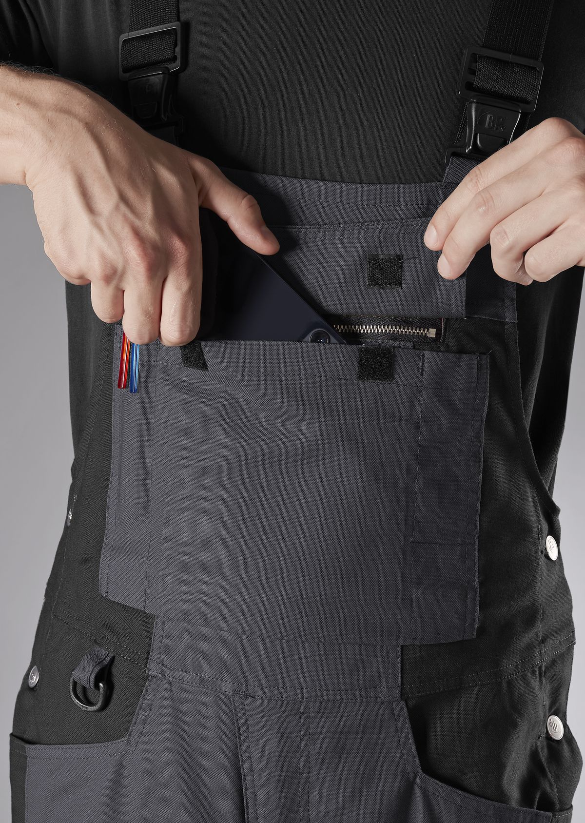 BP® Robuste Latzhose mit Kniepolstertaschen anthrazit/schwarz Thumbnail 4