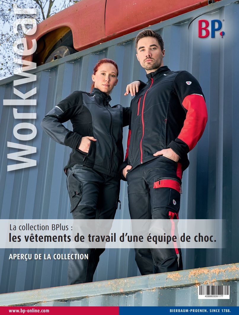 Couverture du catalogue. Une femme et un homme se tiennent sur un conteneur de vêtements de travail BP®.