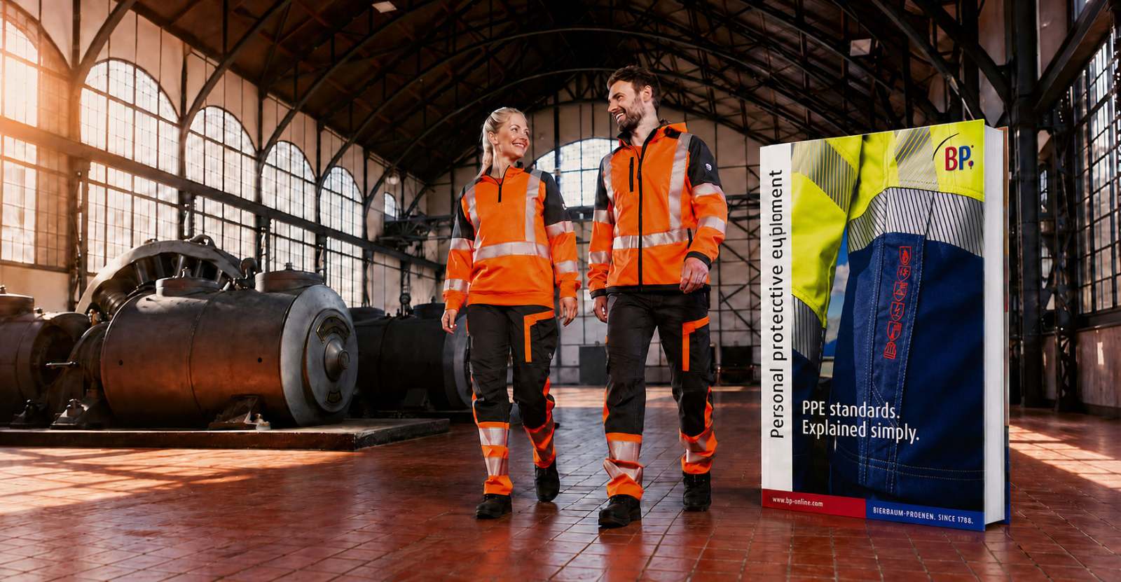 BP® Normenratgeber neben 2 Arbeitern in PSA.