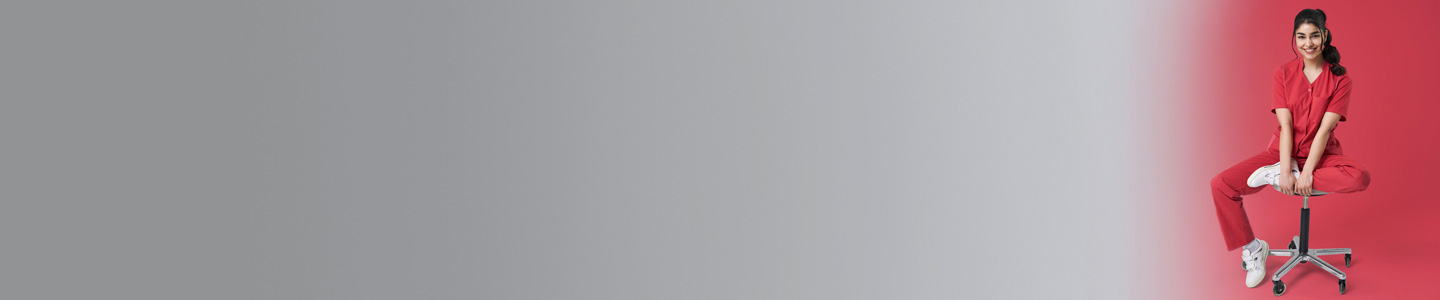 Banner met vrouw in BP® Med & Care werkkleding voor geneeskunde en zorg.